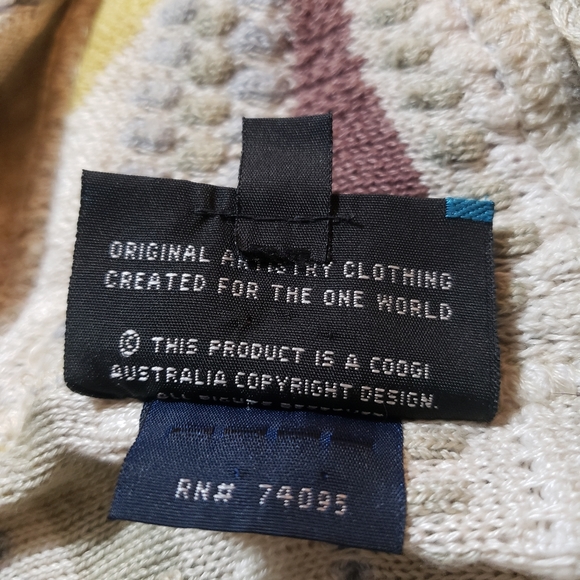 Coogi sweater with hood & doubled sided pocket - Picture 11 of 12